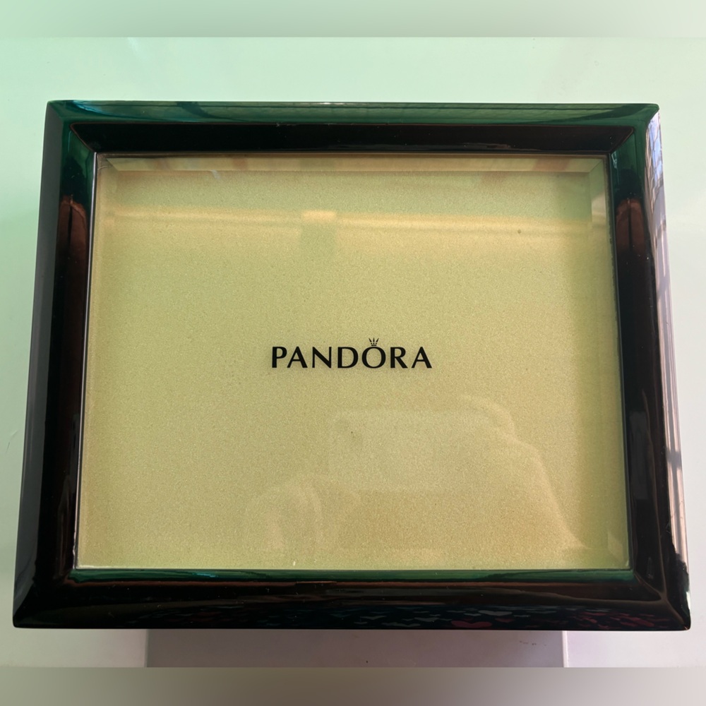 New Rare Pandora Display Jewelry Box